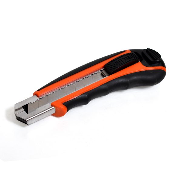 CUTTER 18 MM. PLASTICO REFORZADO